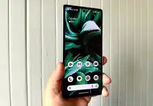 Google Pixel 8a: Design and Display