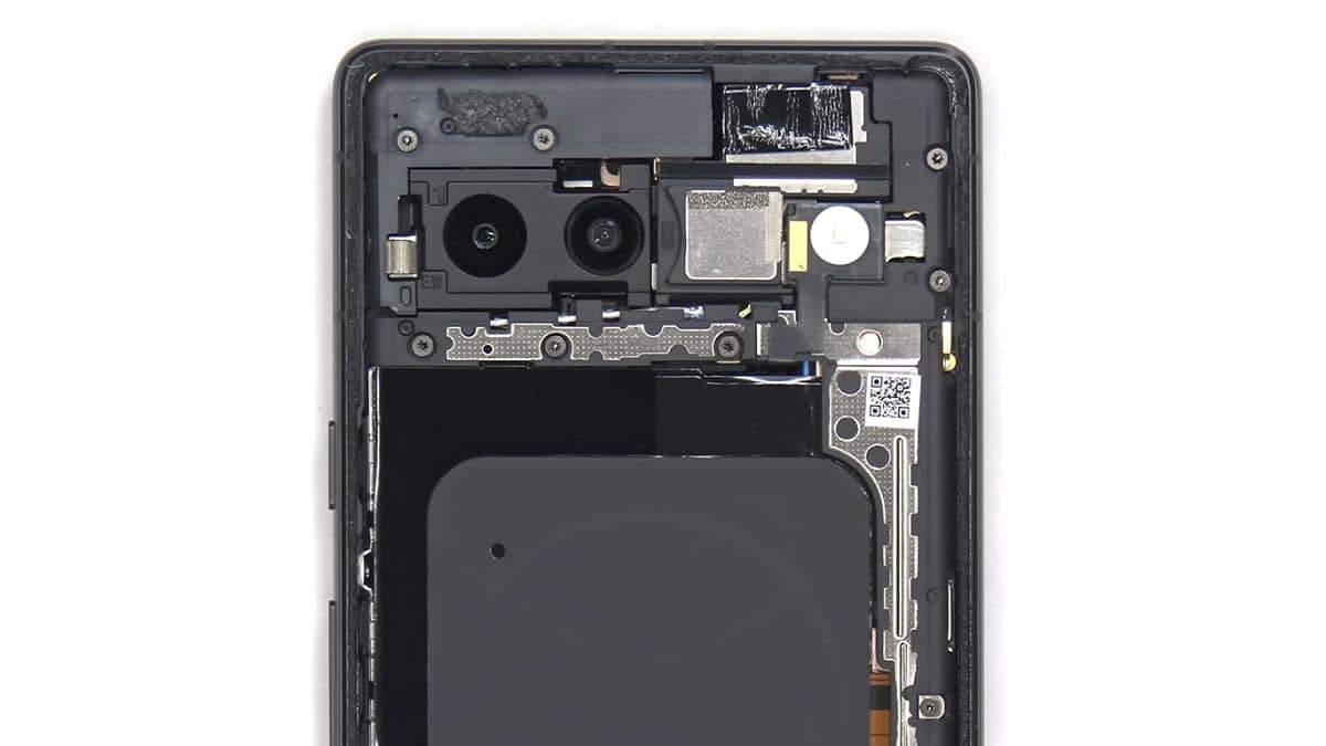 google-pixel-7a-teardown-disassembly- first-impressions1683363533579