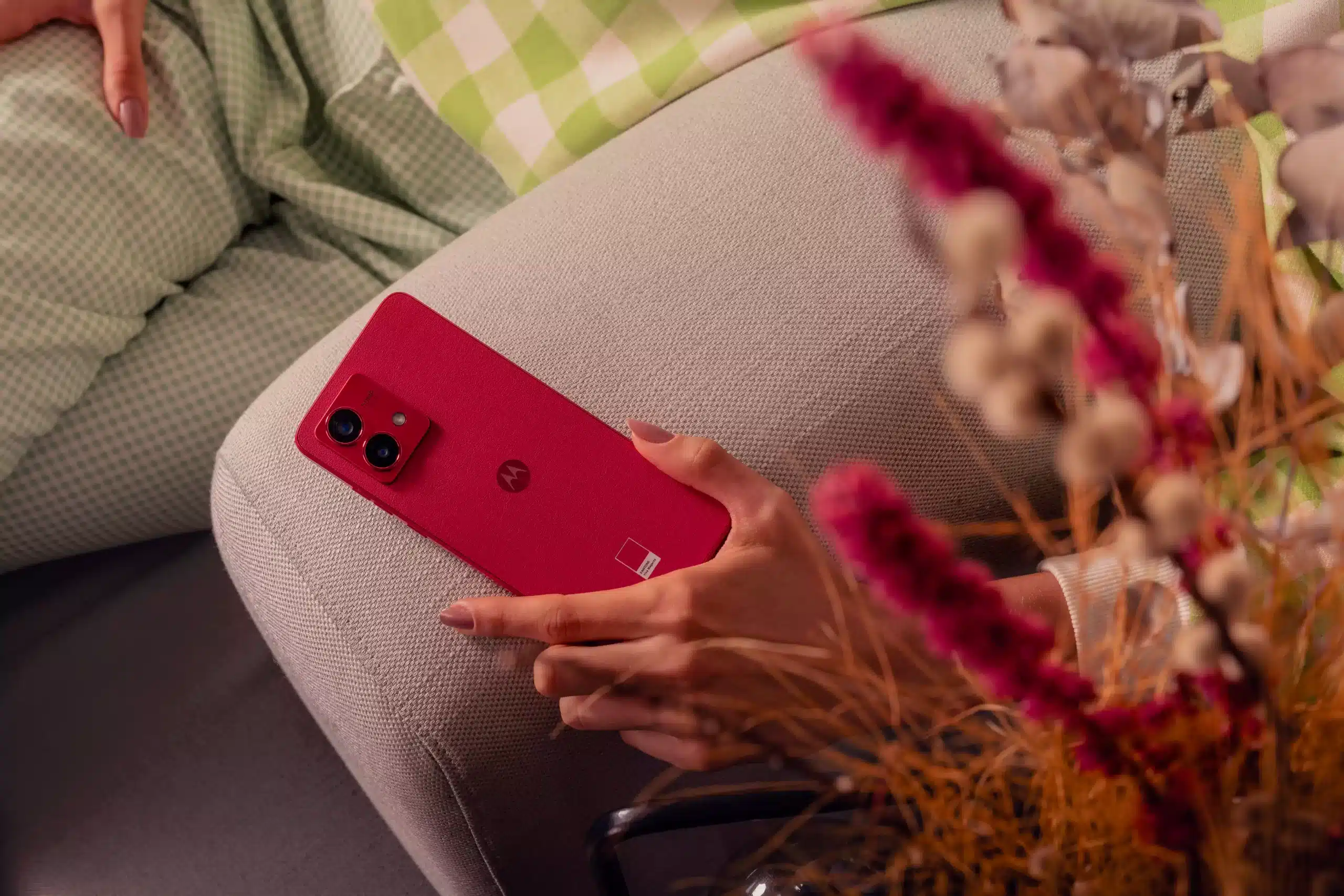 moto g84 5G: Snapdragon® 695 5G Processor