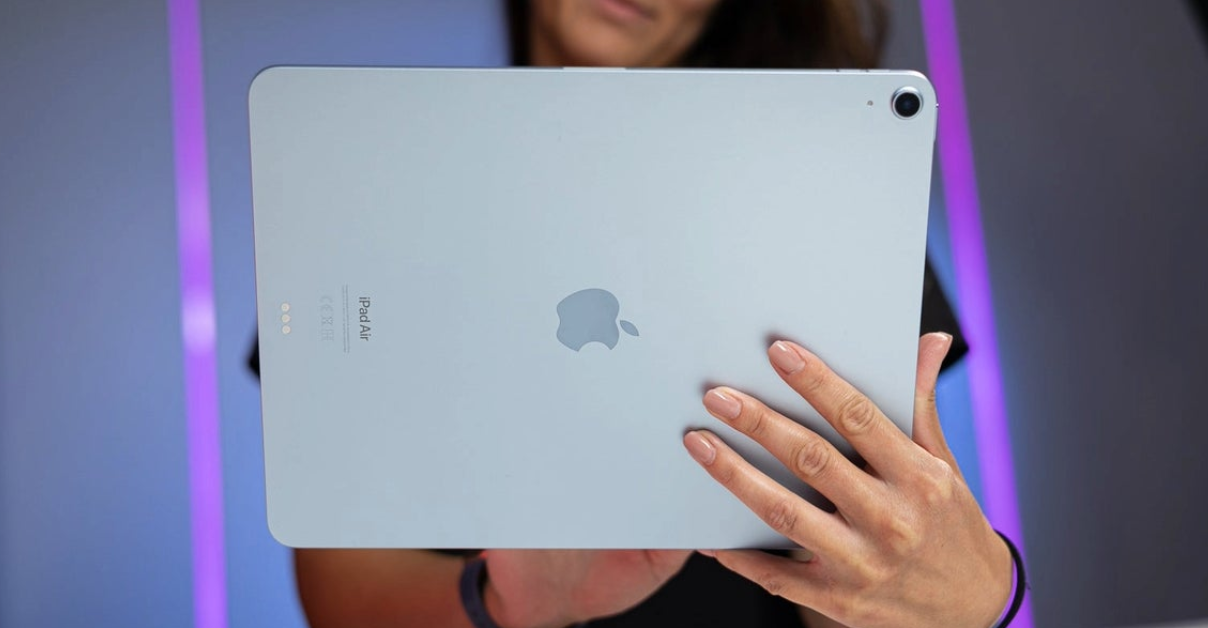 Apple could change the orientation of its logo on upcoming iPad models
