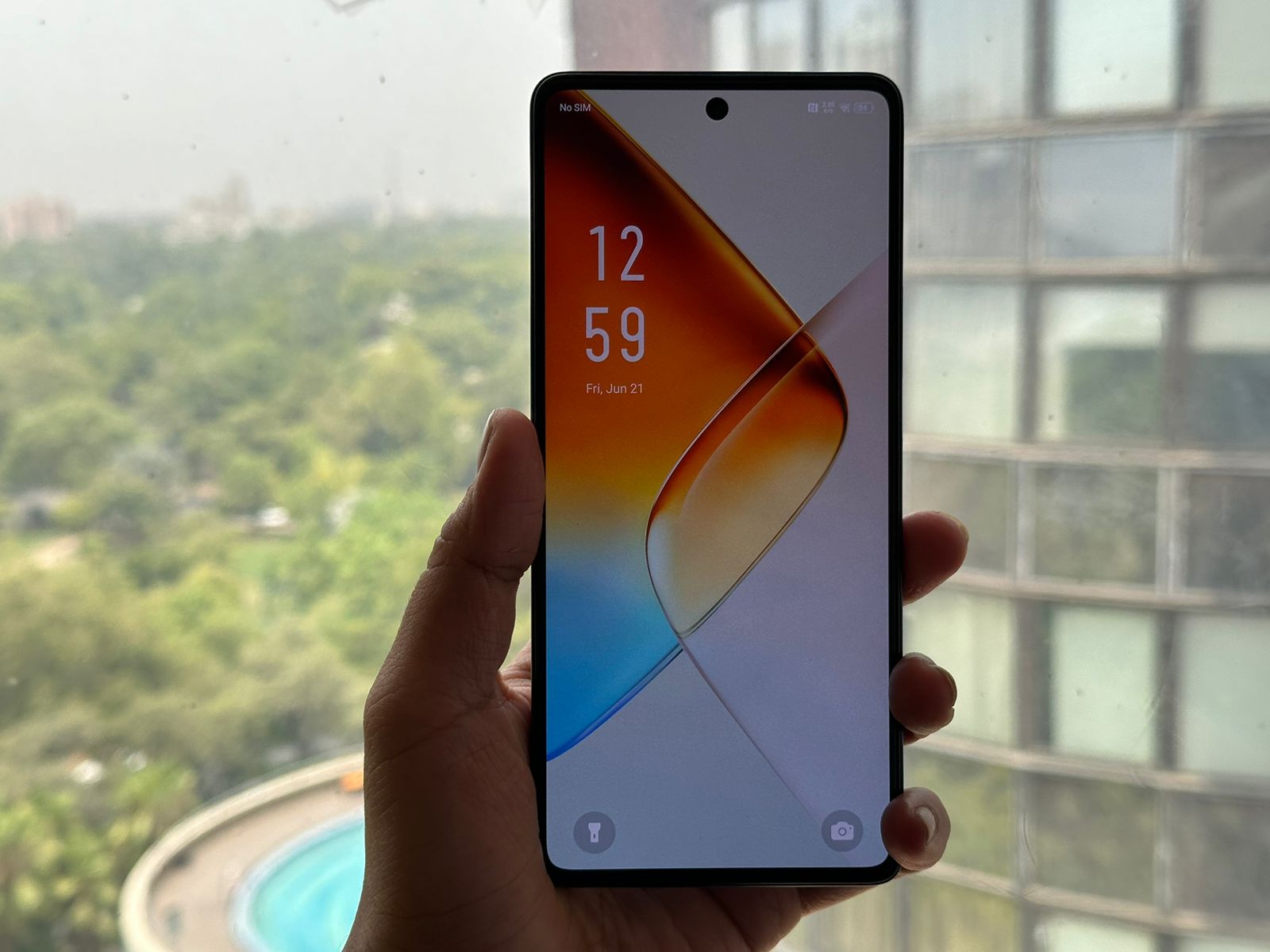 •India’s First 120 Hz AMOLED Display with Wireless Charging