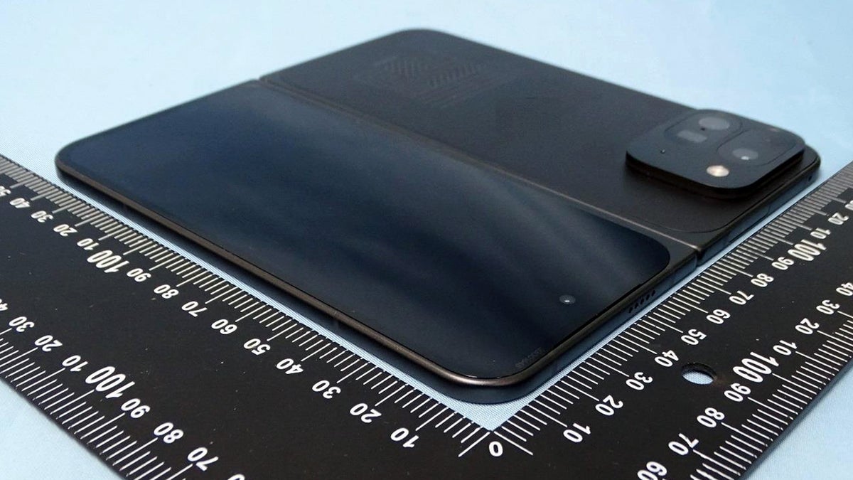 Taller and nearly square foldable screen design