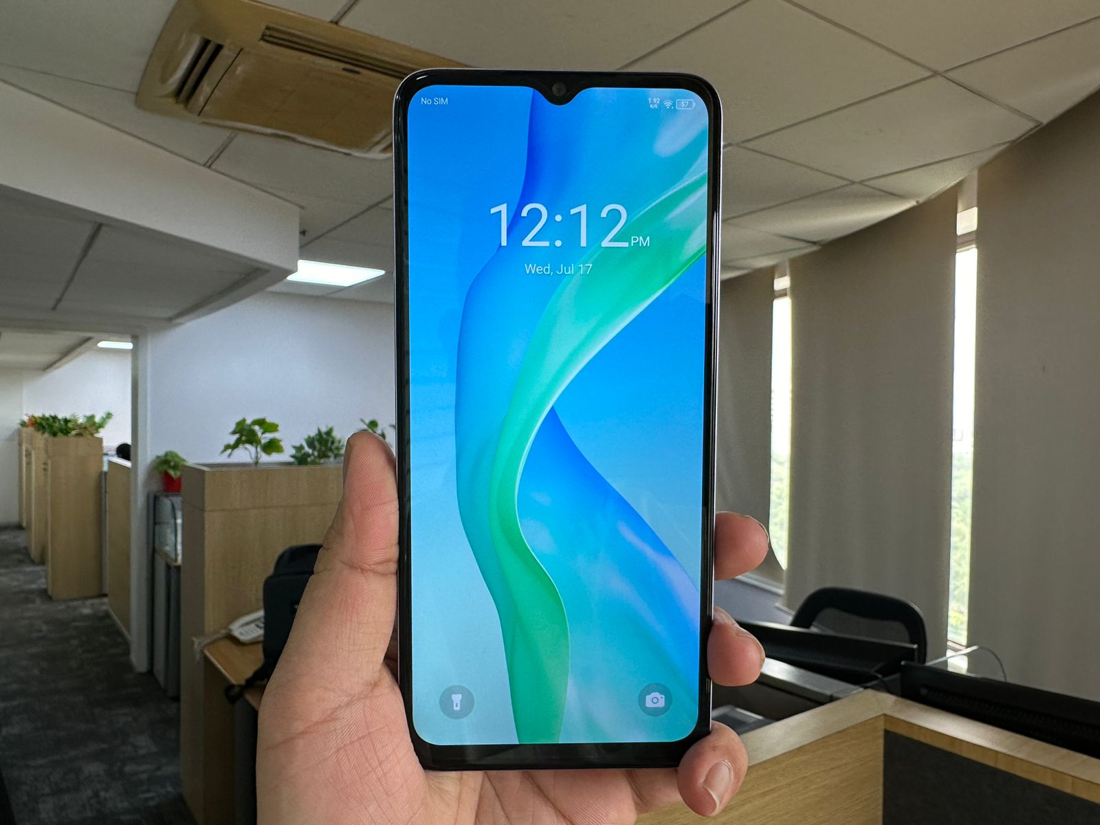 itel Color Pro 5G: Design and Display