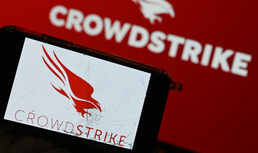 CrowdStrike Update Bug Causes Global Disruption, Microsoft Highlights Apple's Superior Security