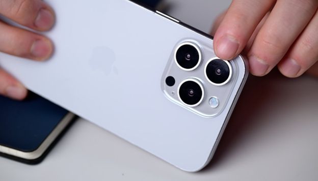 The telephoto lens will come to both iPhone 16 Pro and iPhone 16 Pro Max. Image - YouTube.