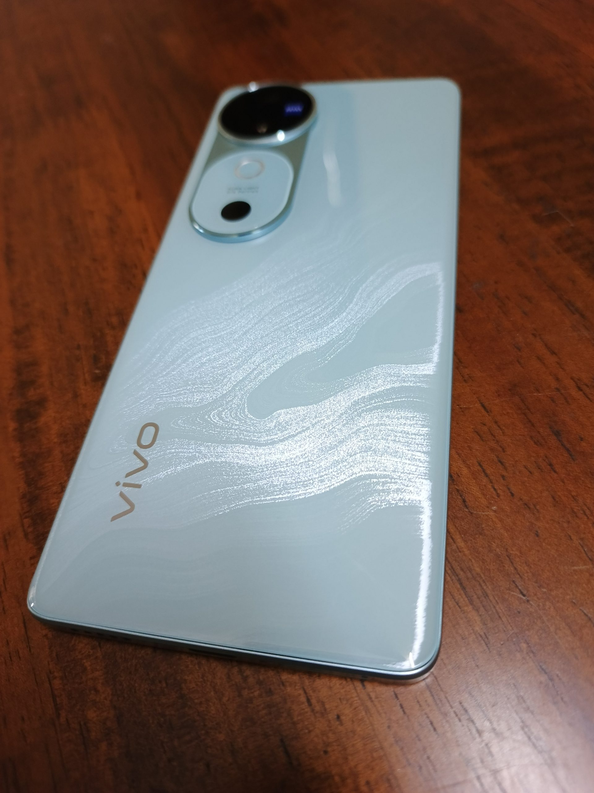 Vivo V40 is packed with a variety of connectivity features