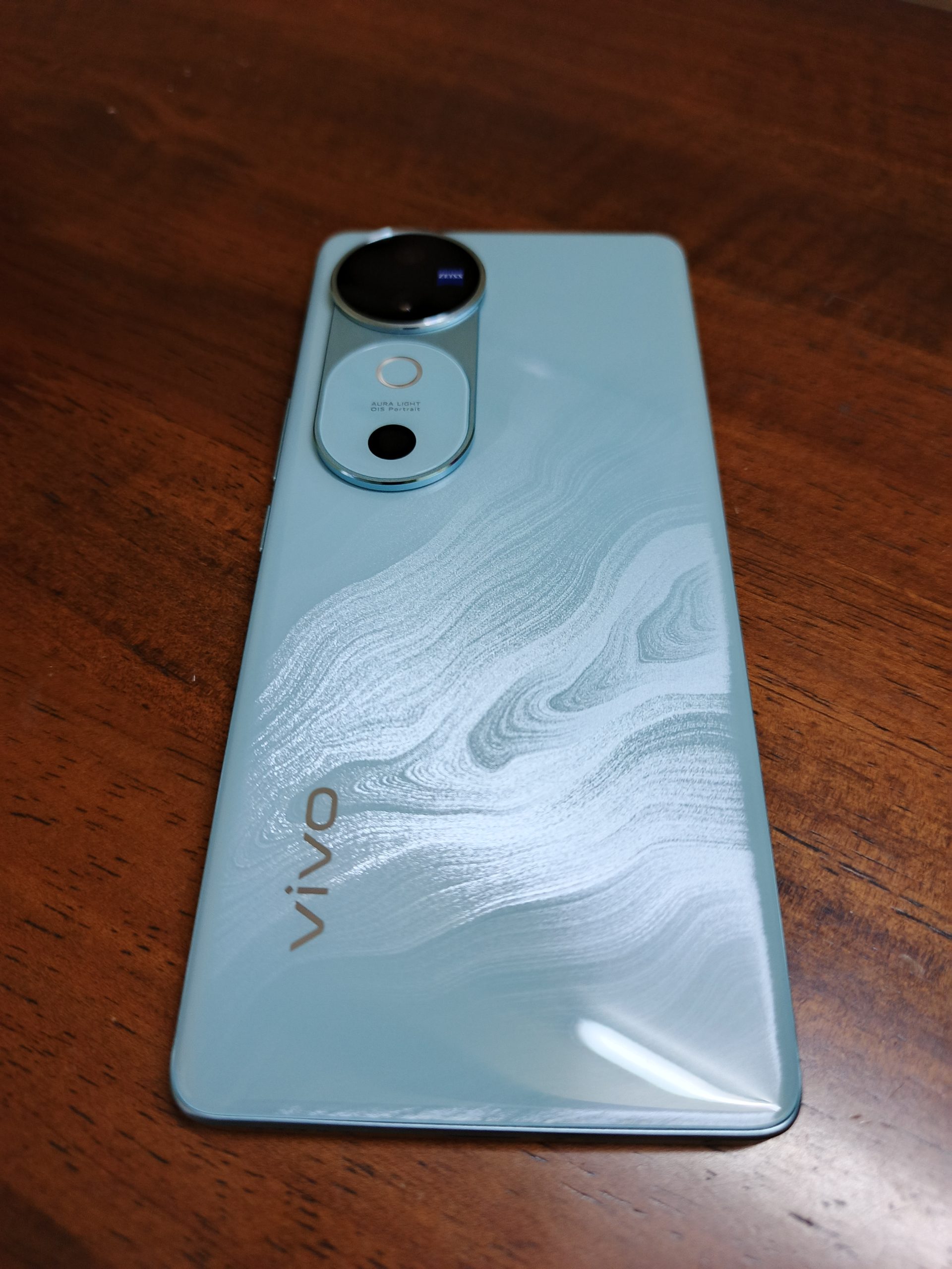 Vivo V40 in a stylish rectangular black colour box with Vivo branding on the top