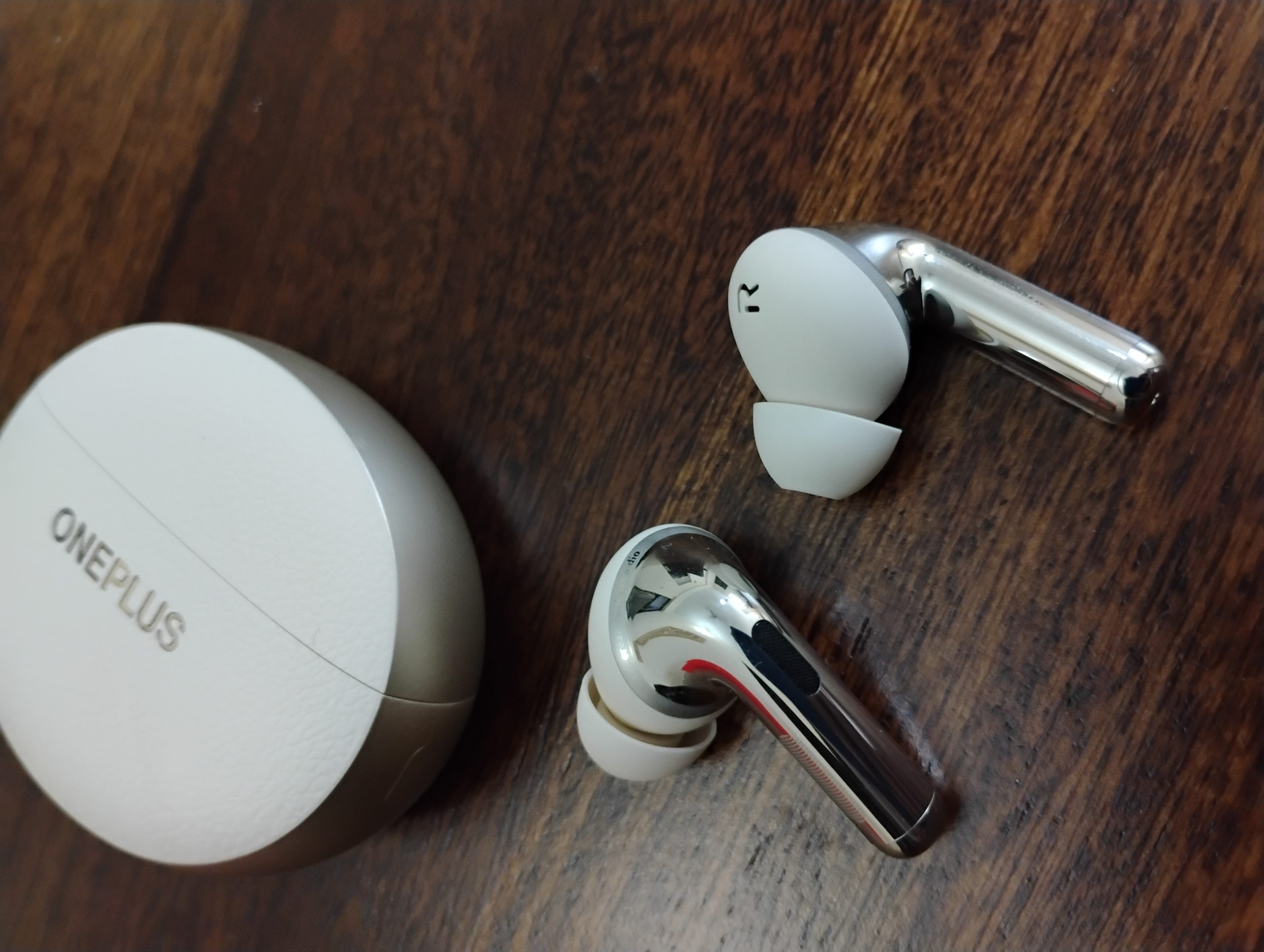 earbuds are equipped with an 11mm woofer and a 6mm tweeter.