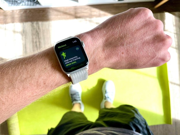 Apple Watch ECG feature saves pregnant woman and her baby. (Photo by Blocks Fletcher on Unsplash).